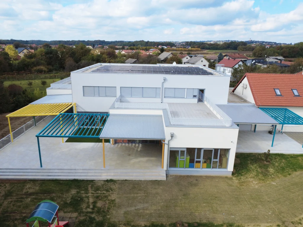Projektiranje i izvedba solarne elektrane i elektroinstalacija na dječjem vrtiću Žibeki Brezje – SmartWay d.o.o.