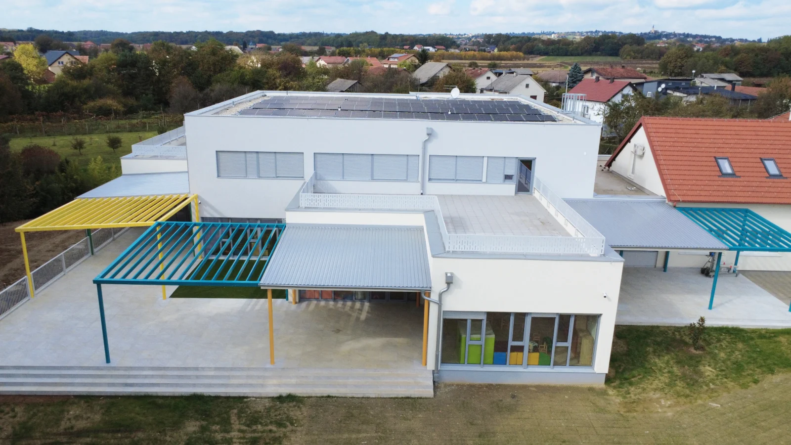 Projektiranje i izvedba solarne elektrane i elektroinstalacija na dječjem vrtiću Žibeki Brezje – SmartWay d.o.o.