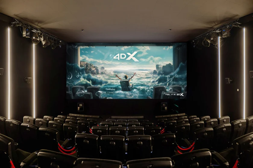 Unutrašnjost Arena Cinemas Zurich 4DX dvorane s vrhunskom tehnologijom prikaza i naprednim sustavima automatizacije – međunarodni inženjerski projekt tvrtke SmartWay.