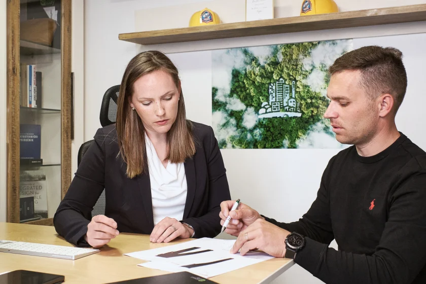 Rad na tehničkim nacrtima u projektnom uredu SmartWay