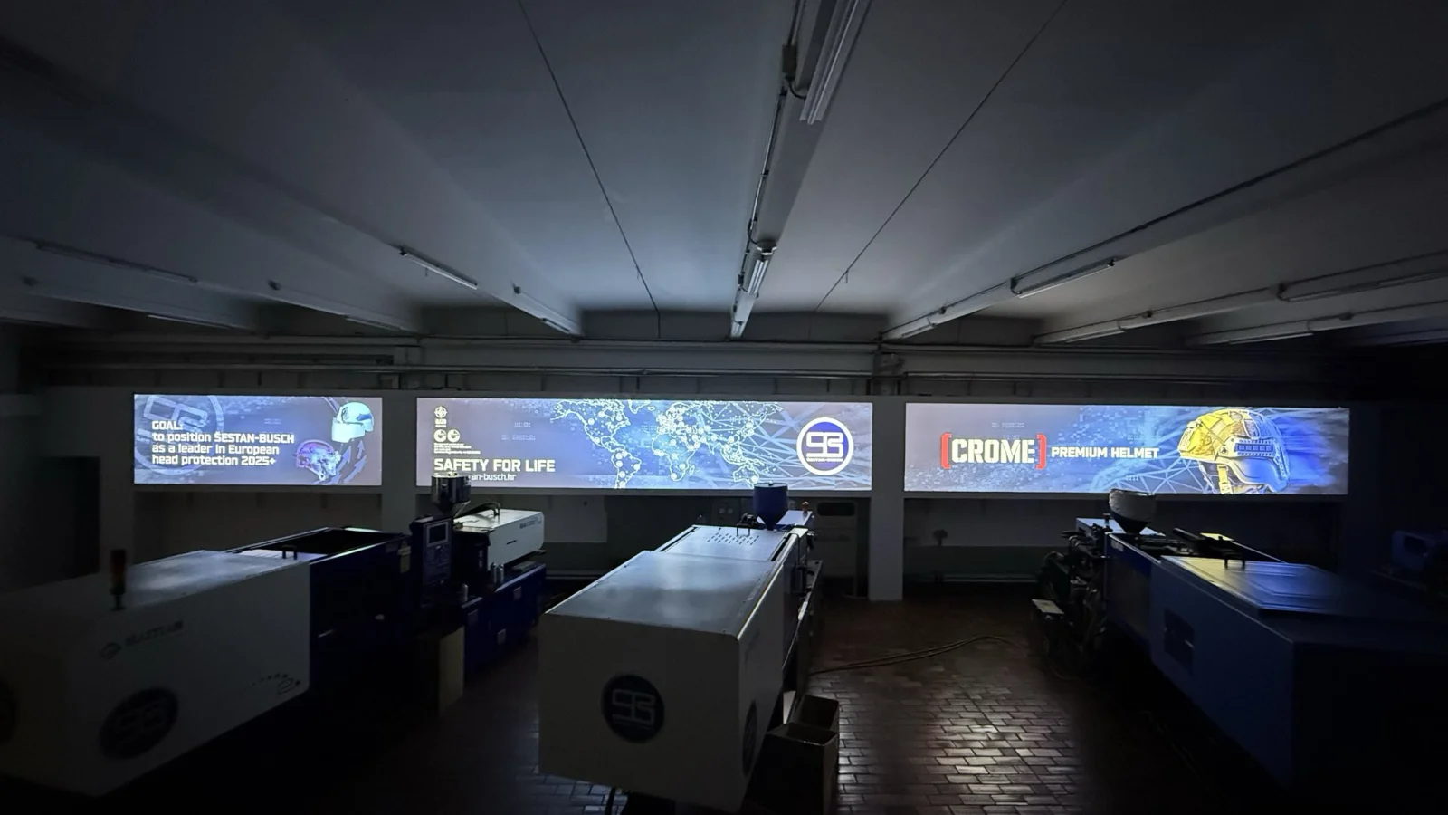 Finalno izvedena svjetleća akustična zidna platna u poslovnom prostoru tvrtke Šestan Busch