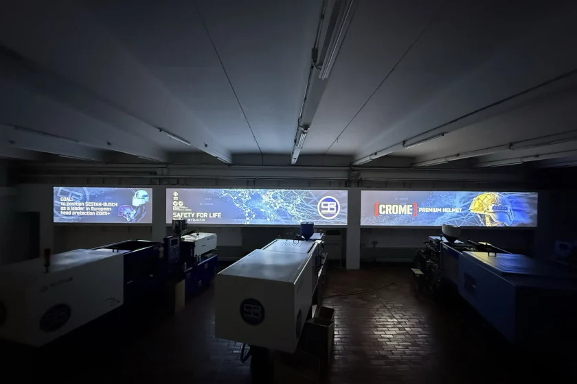 Finalno izvedena svjetleća akustična zidna platna u poslovnom prostoru tvrtke Šestan Busch
